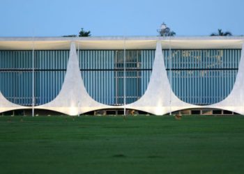 Motorista tenta invadir residência oficial do presidente Lula