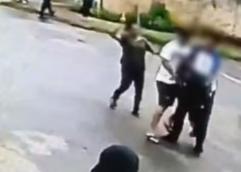 Mãe e filho são indiciados pela morte do estudante esfaqueado na porta de escola
