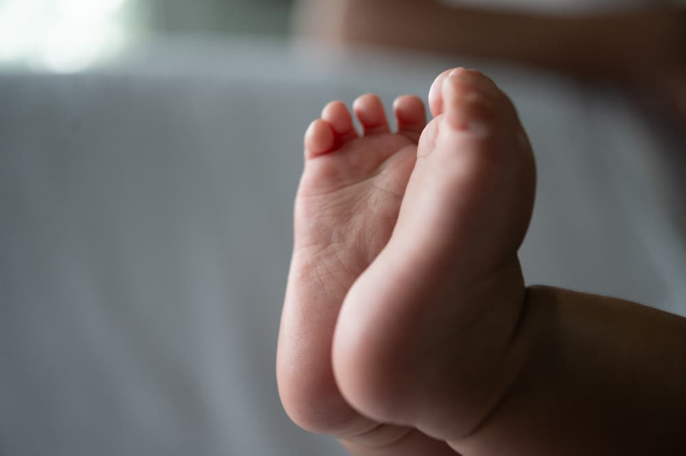 mãe asfixia bebê para tentar reatar com ex