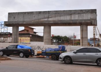 Trecho da Av. Castelo Branco é interditado devido obras no viaduto da Leste-Oeste