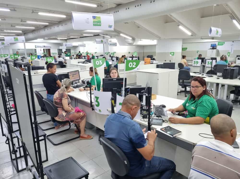 abre e fecha feriado Goiânia