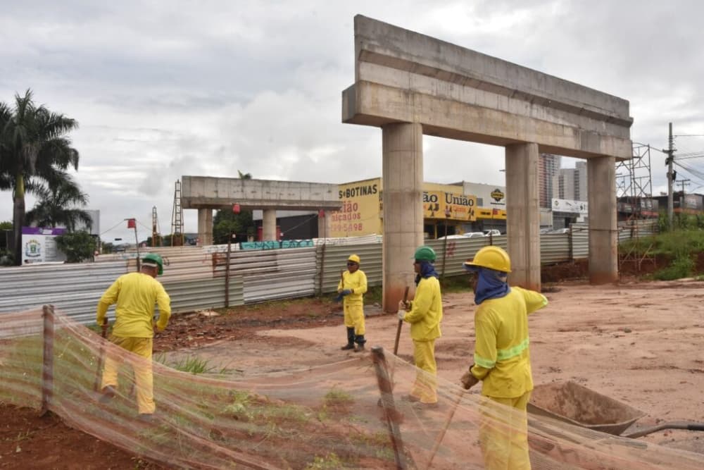 obras do viaduto Leste-Oeste