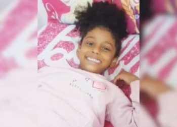Bombeiros encontram corpo da menina que foi arrastada pela enxurrada, em Aparecida de Goiânia