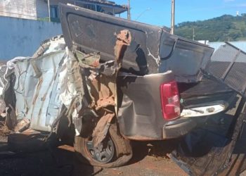 Imagens mostram que viatura ficou destruída após acidente que matou PMs em Goiás