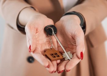 Mulheres vítimas de violência podem se inscrever em programa de moradia em Goiânia