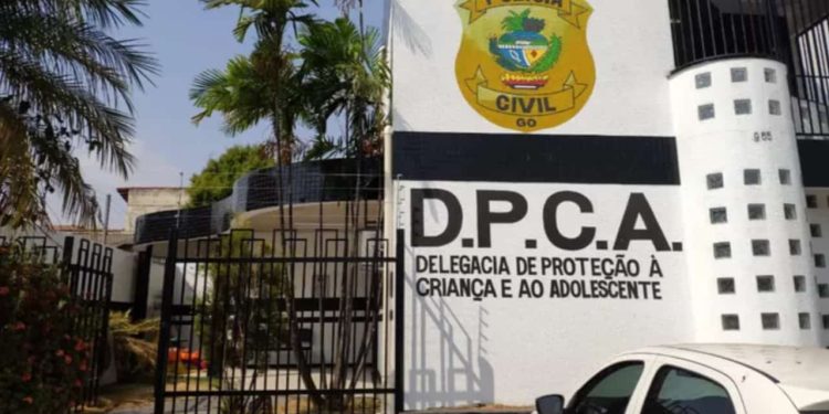 Suspeito de estuprar sobrinha é preso ao sair pelado em rua, em Goiânia; vídeo