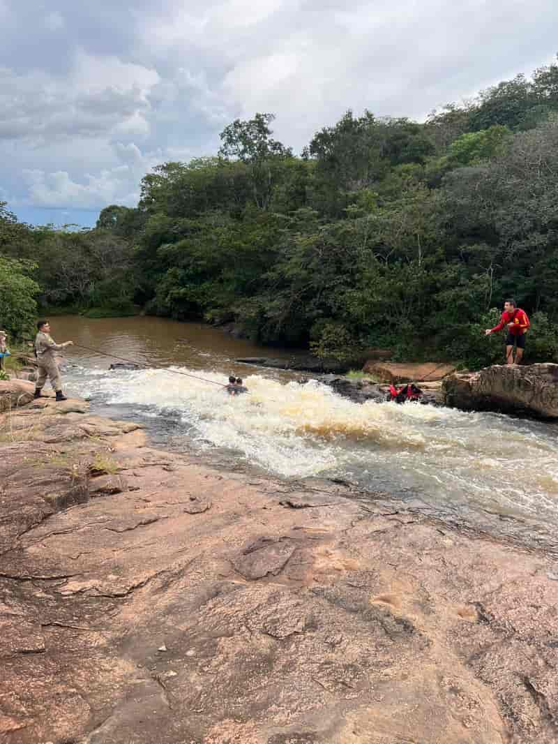 Resgate em cachoeira