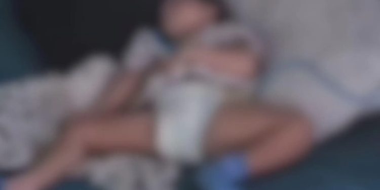 Mãe é presa suspeita de desligar oxigênio e sonda que alimentava filho com paralisia