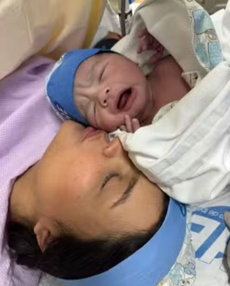 Nascimento de bebê empelicado