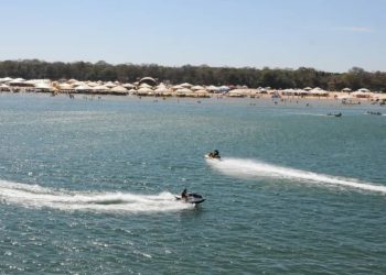 Cidade no sul do Tocantins tem praia de rio cedida à iniciativa privada