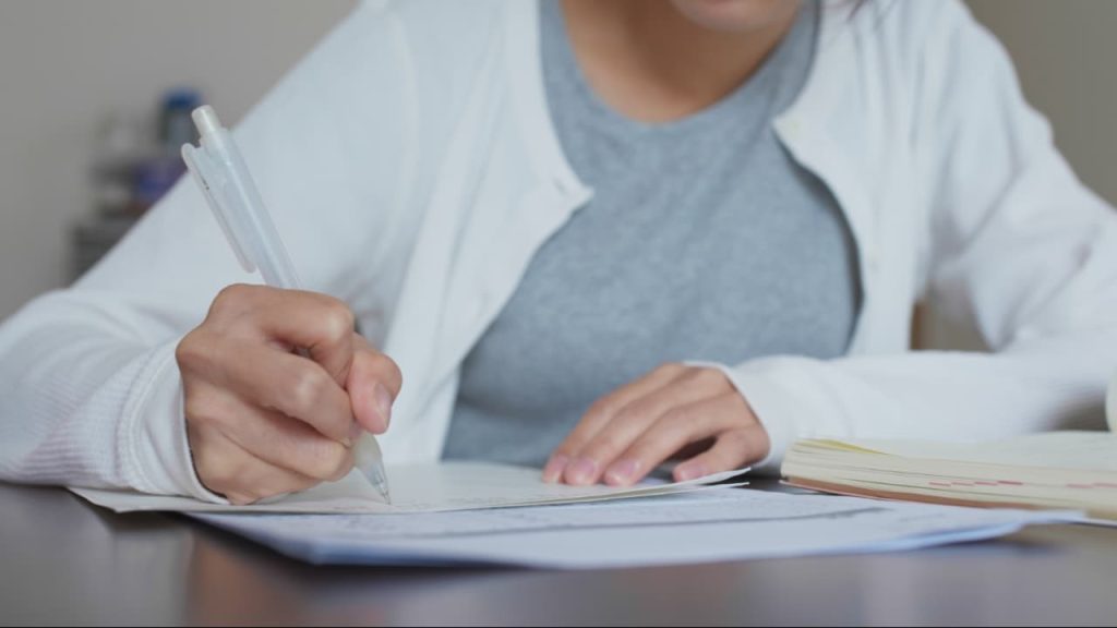Estudantes com nota máxima na redação do Enem serão premiados com R$ 10 mil, em Goiás 