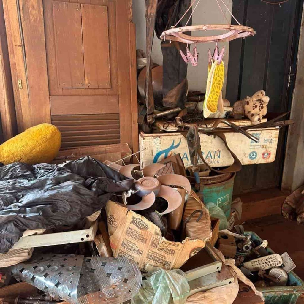Mãe é presa suspeita de negociar encontros sexuais da filha de 11 anos, em Goiás