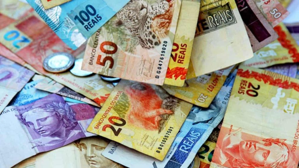 Primeira parcela do 13º deve ser paga até dia 30 de novembro; veja detalhes