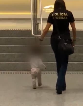 Bebê vítima de tráfico internacional.