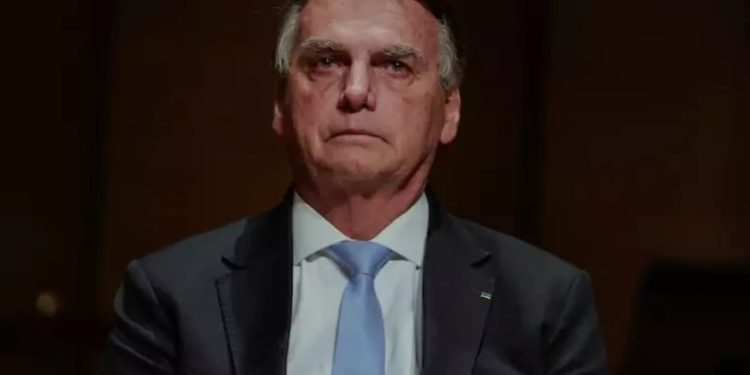 Após novo quadro de subobstrução intestinal, Bolsonaro é operado em Brasília