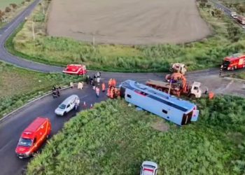 Ônibus que saiu de Anápolis tomba em Minas Gerais e deixa 11 mortos