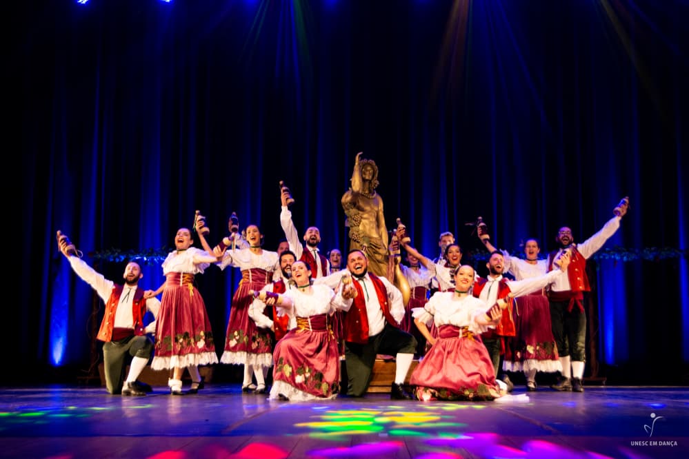 Apresentação cultural em Nova Veneza