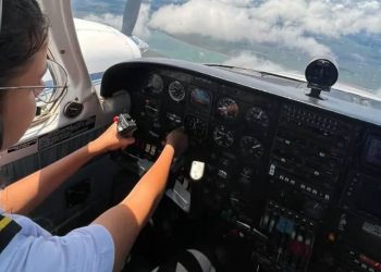 Veja quem é a piloto goiana que fez pouso de emergência com Lívia Andrade
