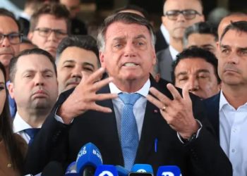 Jair Bolsonaro é alvo de operação da PF e e terá de usar tornozeleira eletrônica