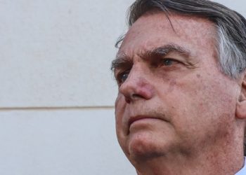 "Perseguição e humilhação", diz Bolsonaro após colocar tornozeleira em operação da PF