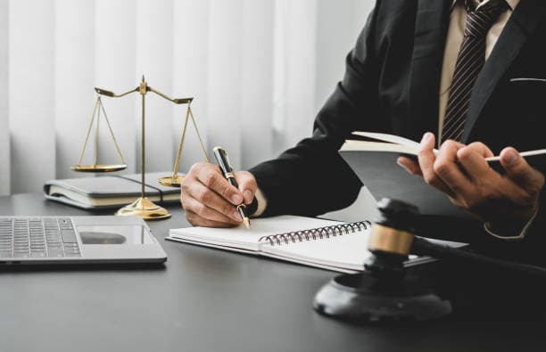 Advogado trabalhista para rescisão indireta: seu direito  de demitir o patrão