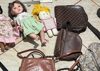 Mãe reconhece bolsa da filha encontrada na casa de suposto serial killer em Goiás