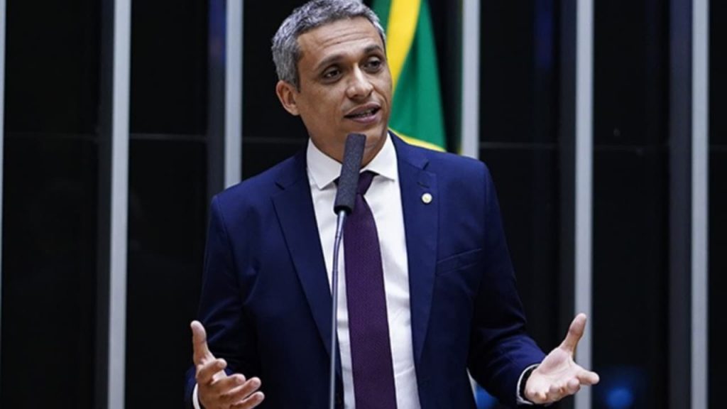 Câmara suspende ação penal contra Gustavo Gayer; veja como votaram os deputados goianos Fonte: Agência Câmara de Notícias
