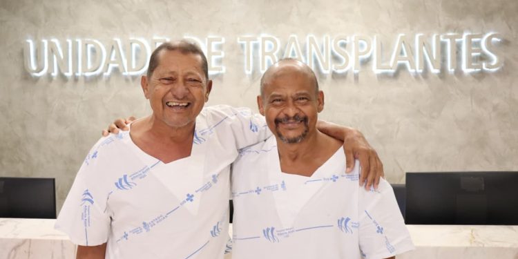 Irmãos recebem rins da mesma doadora em transplante inédito em Goiás