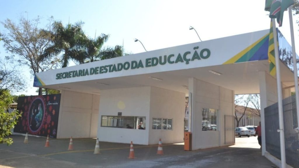 Goiás convoca mais de 1,3 mil novos professores aprovados em concurso de 2022