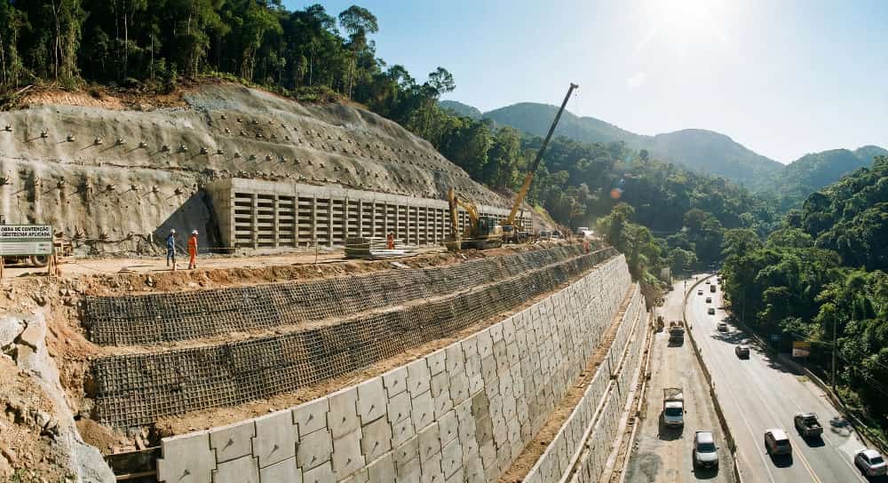 Segurança geotécnica: tecnologias de contenção de taludes evitam riscos e otimizam uso do solo urbano