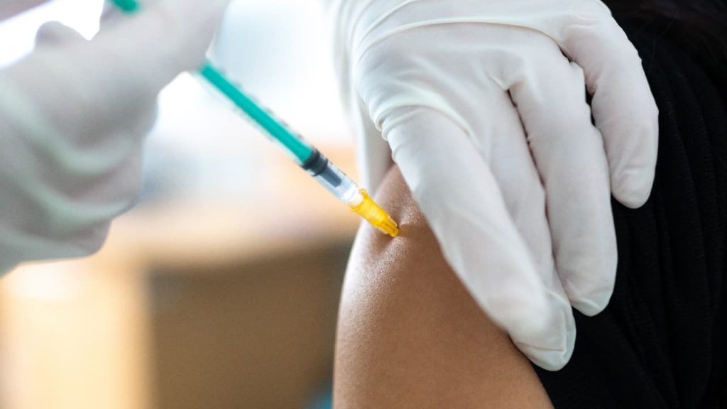 Projeto propõe oferta gratuita da vacina contra herpes zoster na rede estadual em Goiás
