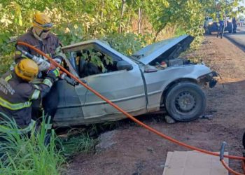Colisão entre carro e caminhonete mata cinco pessoas na BR-020