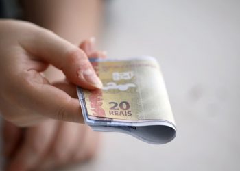 Salário mínimo terá reajuste de 6,79% em 2026 e sobe para R$ 1.621