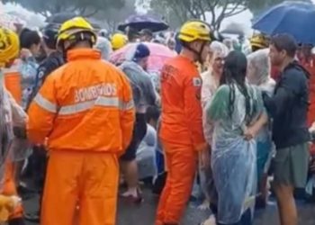 Raio cai perto de manifestantes em ato no DF e deixa dezenas de feridos