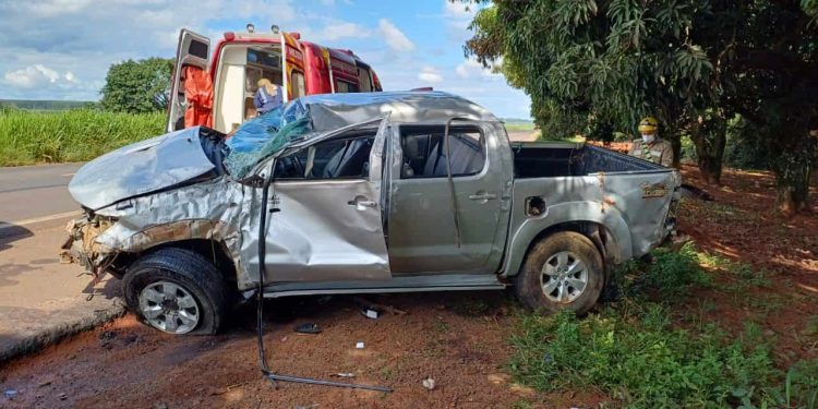 Jovem morre após capotamento de caminhonete na BR-060, em Rio Verde