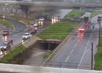 Chuva intensa provoca alagamentos e interdições em Goiânia