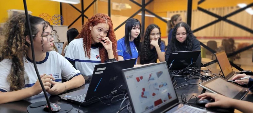 Cursos gratuitos nas Escolas do Futuro de Goiás