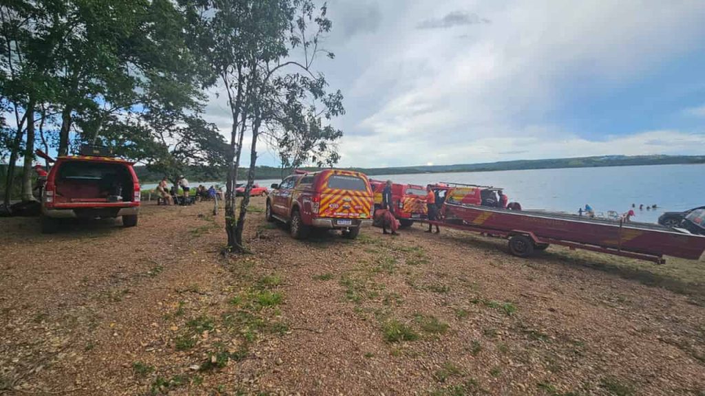 Buscas por jovem desaparecido no Lago Corumbá IV
