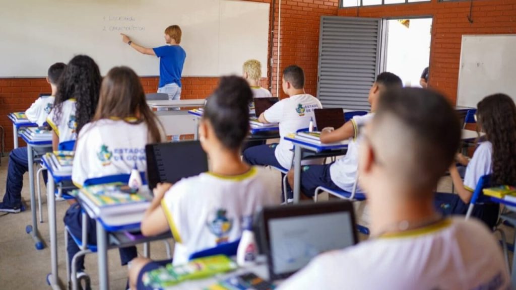 Professores da rede estadual de Goiás recebem reajuste salarial de 5,4%