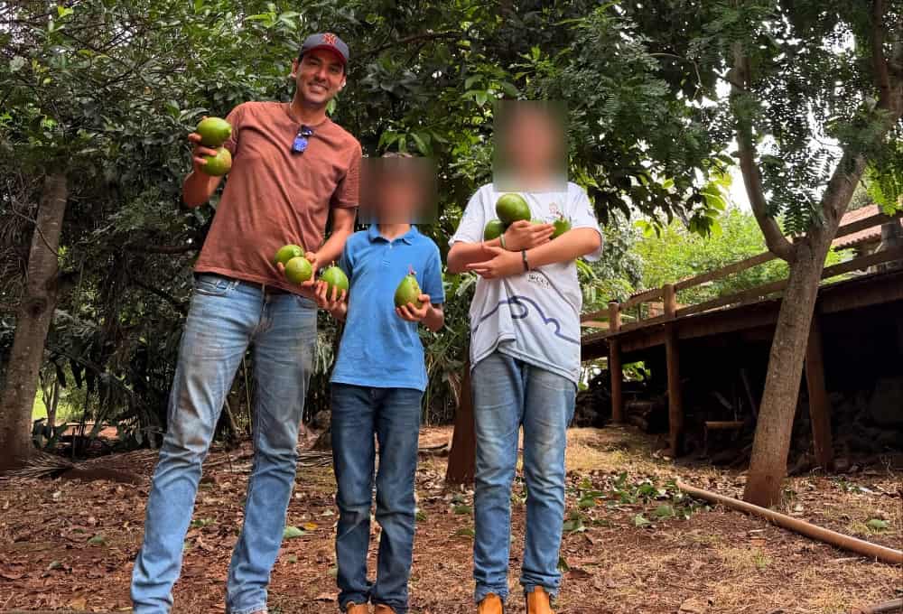 Secretário de Itumbiara ao lado dos filhos