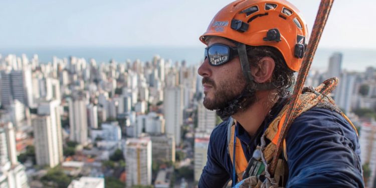 Segurança no trabalho em altura: erros com EPI e calçado que você deve evitar