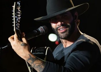 Gusttavo Lima surpreende fãs com show gratuito em Bela Vista de Goiás