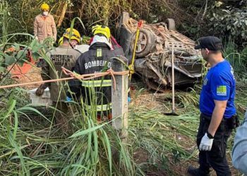 Jovem é encontrado morto após carro cair em barranco em Luziânia
