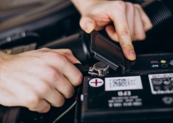 Por que as baterias de carro vendem mais no inverno? E o que poucos motoristas sabem sobre o verão