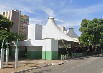 Incêndio em banheiro de mercado mata mulher e deixa homem ferido em Goiânia