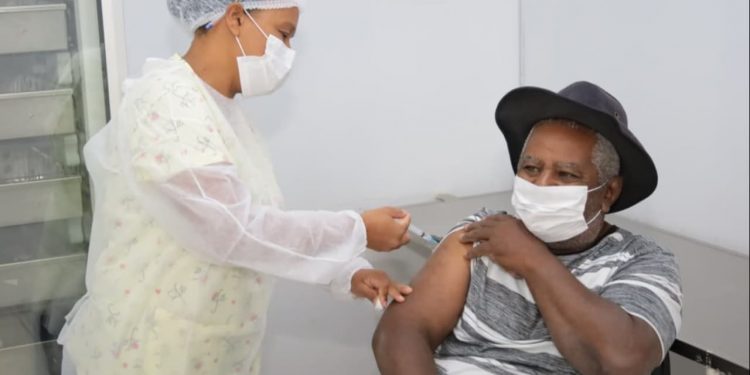 Aparecida promove vacinação contra gripe em 32 pontos neste sábado (23)