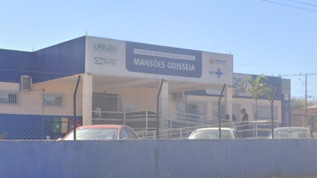 Criança de 2 anos morre após cair e se afogar em fossa, em Goiás
