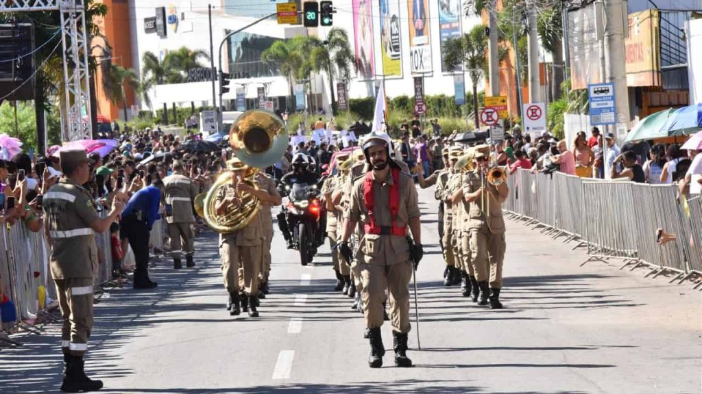 Desfile Cívico aniversário de Aparecida