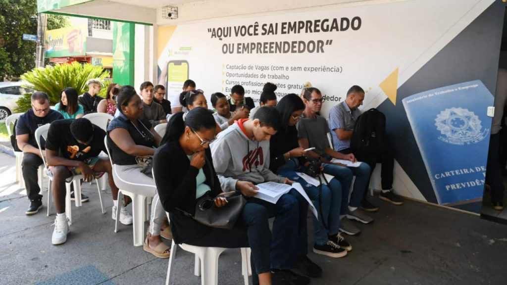 Feirão oferta mais de mil vagas para jovens aprendizes e trabalhadores em Goiânia