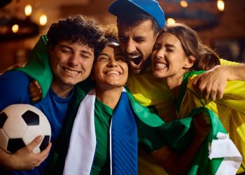 Comércio e shoppings de Goiânia têm horário especial para jogo do Brasil na segunda (29)